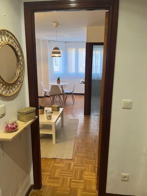 Acogedor Y Soleado Apartamento Recien Amueblado En 기욘 외부 사진